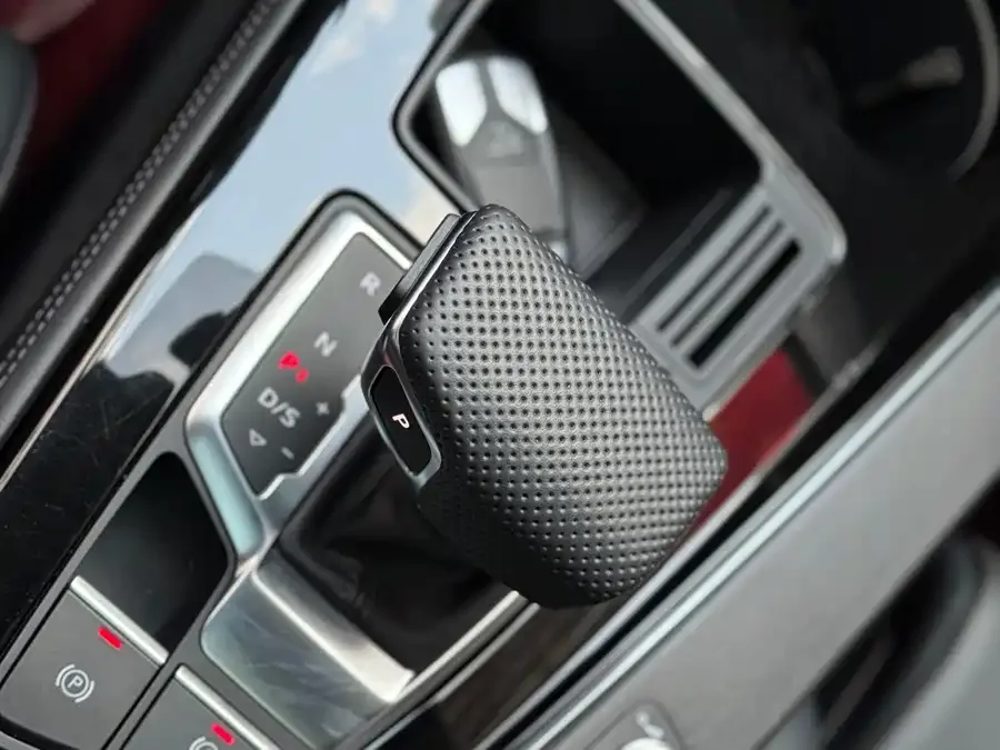 Audi a4 l 2024 40 TFSI luxury and dynamic model 2025 — миниатюра 4