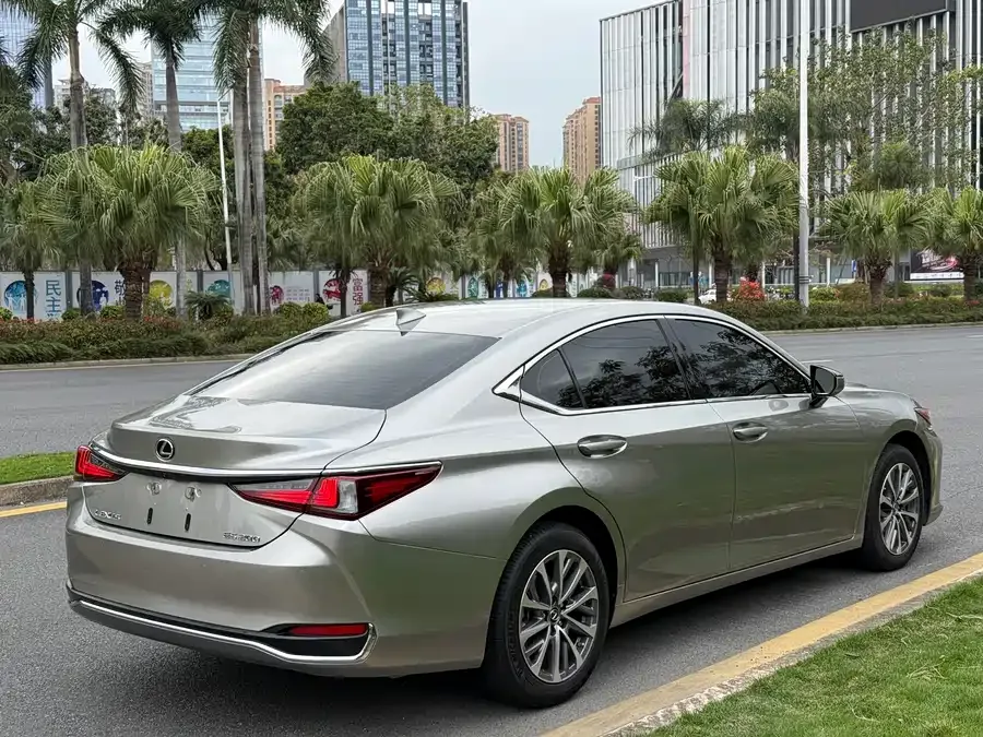 Lexus ES 2023 200 Excellence Edition 2024 — миниатюра 2