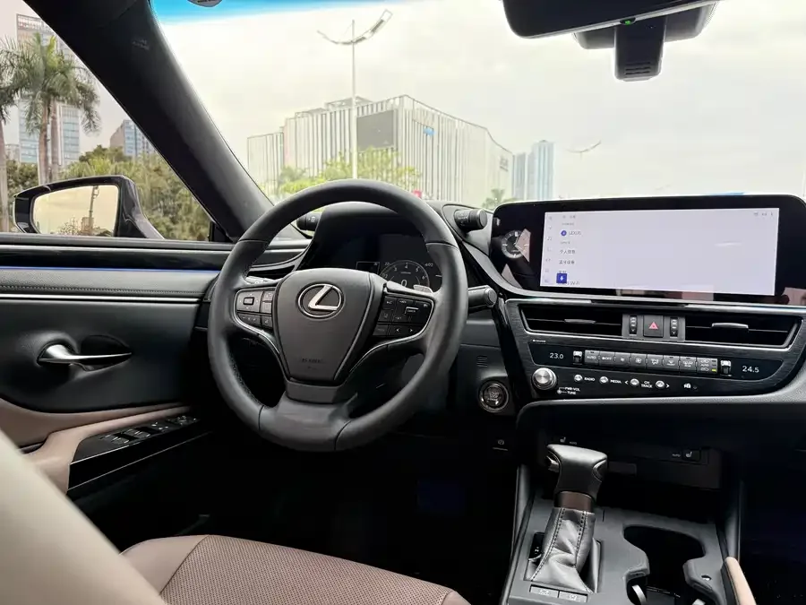 Lexus ES 2023 200 Excellence Edition 2024 — миниатюра 3