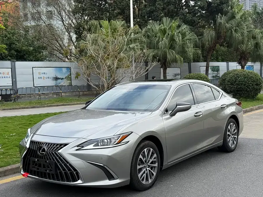 Lexus ES 2024