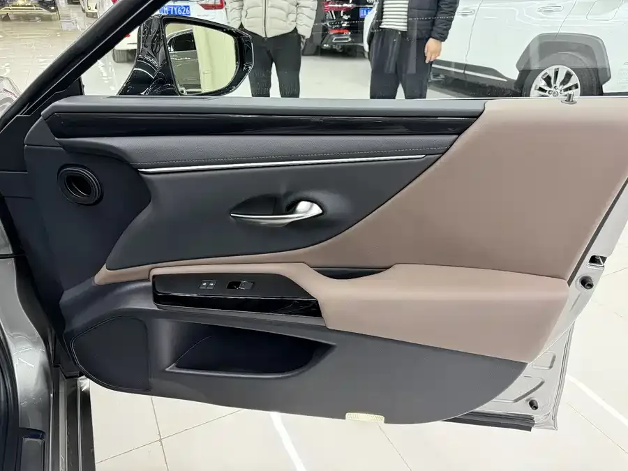 Lexus ES 2023 200 Excellence Edition 2024 — миниатюра 2