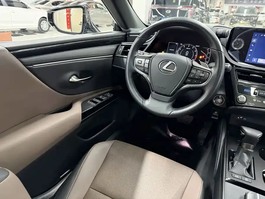 Lexus ES 2023 200 Excellence Edition 2024 — миниатюра 3