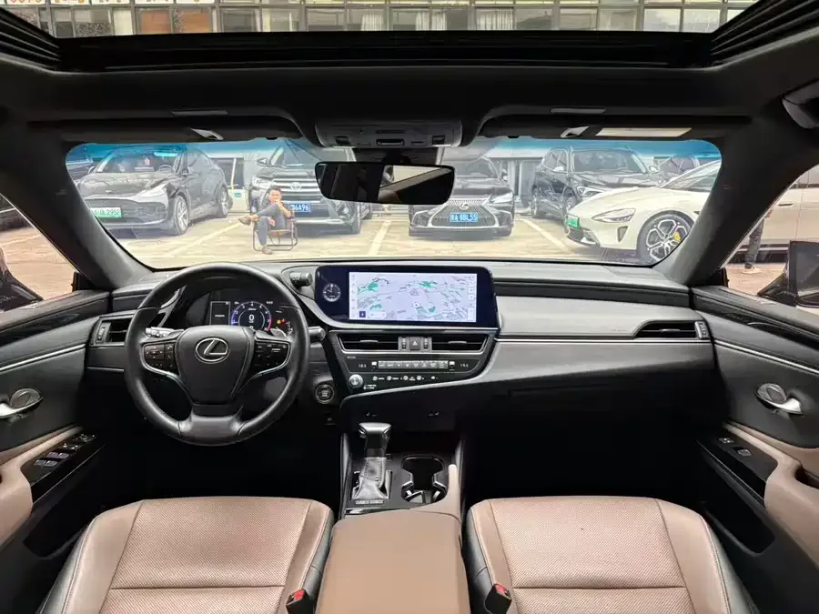 Lexus ES 2022 200 Excellence Edition 2023 — миниатюра 2
