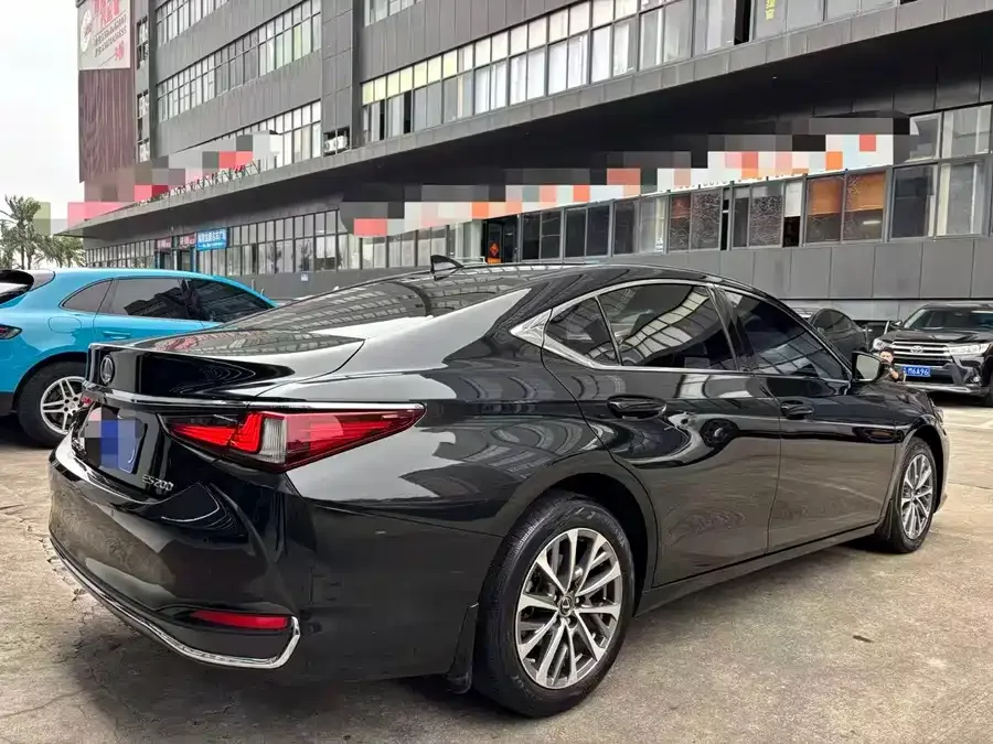 Lexus ES 2022 200 Excellence Edition 2023 — миниатюра 3