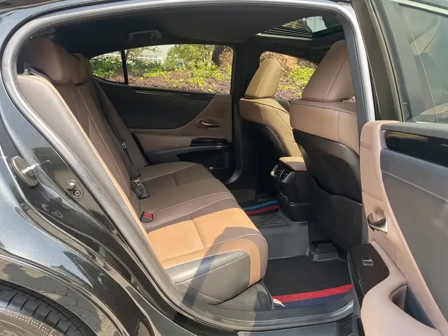 Lexus ES 2023 200 Excellence Edition 2023 — миниатюра 5