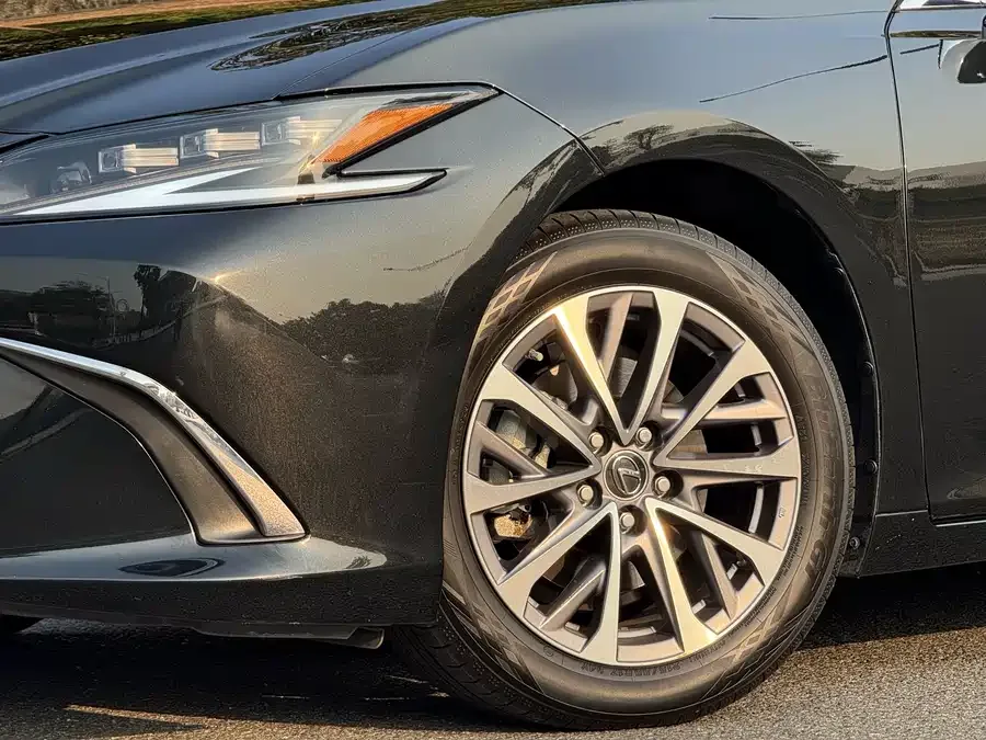 Lexus ES 2023 200 Excellence Edition 2024 — миниатюра 2