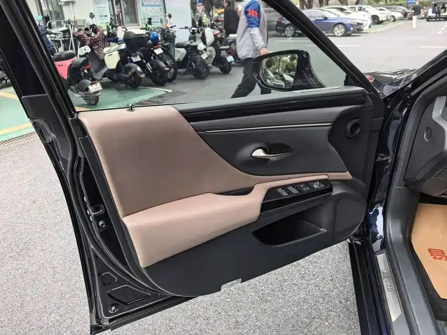 Lexus ES 2023 200 Excellence Edition 2024 — миниатюра 4
