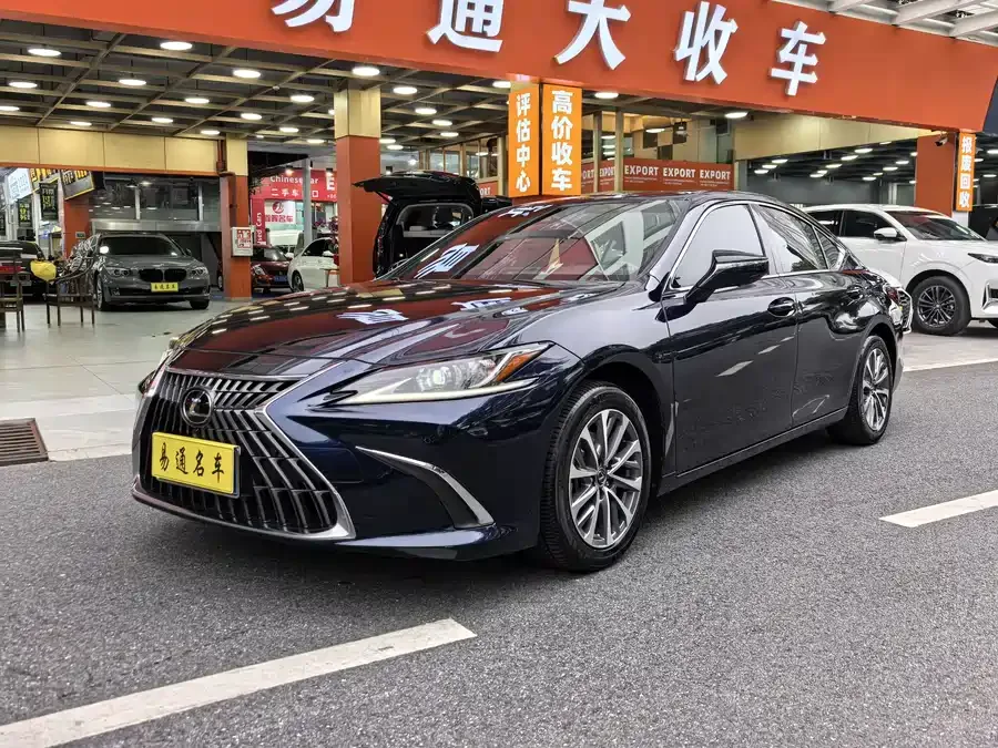 Lexus ES 2024