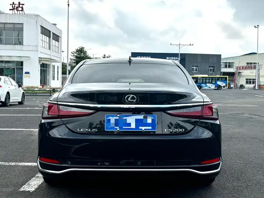 Lexus ES 2023 200 Excellence Edition 2024 — миниатюра 2