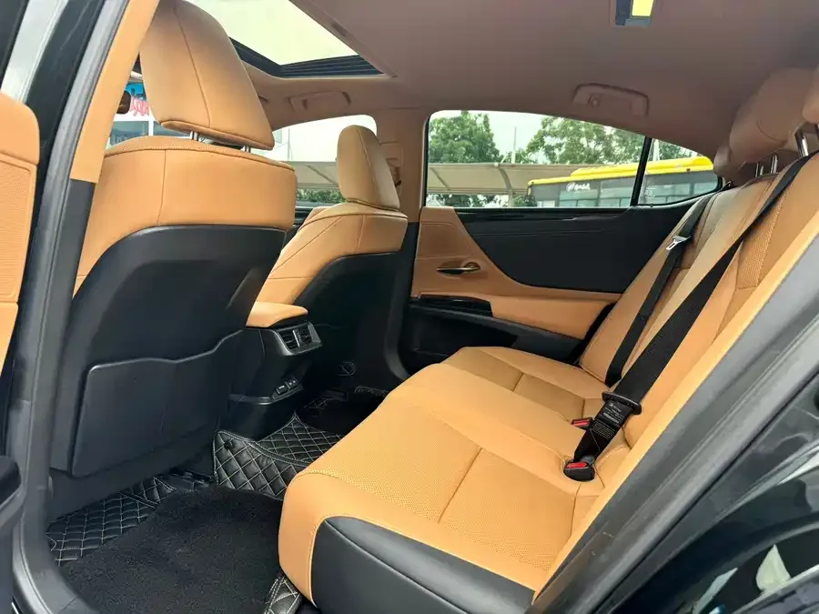 Lexus ES 2023 200 Excellence Edition 2024 — миниатюра 3