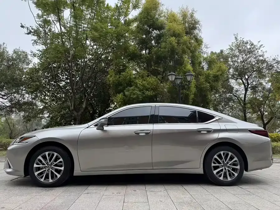 Lexus ES 2023 200 Excellence Edition 2024 — миниатюра 2