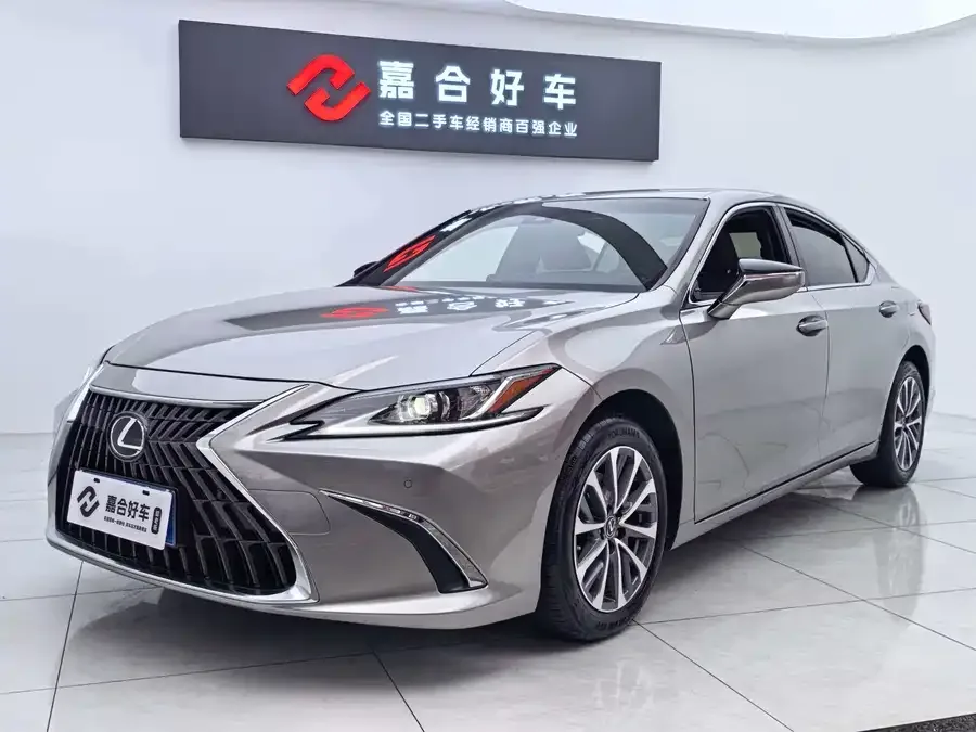 Lexus ES 2024