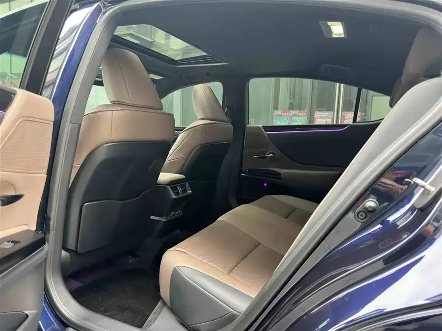 Lexus ES 2022 200 Excellence Edition 2024 — миниатюра 2
