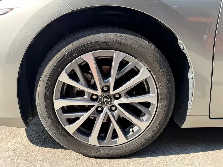 Lexus ES 2023 200 Excellence Edition 2024 — миниатюра 5