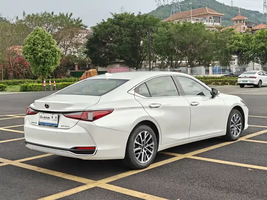 Lexus ES 2023 200 Excellence Edition 2024 — миниатюра 3