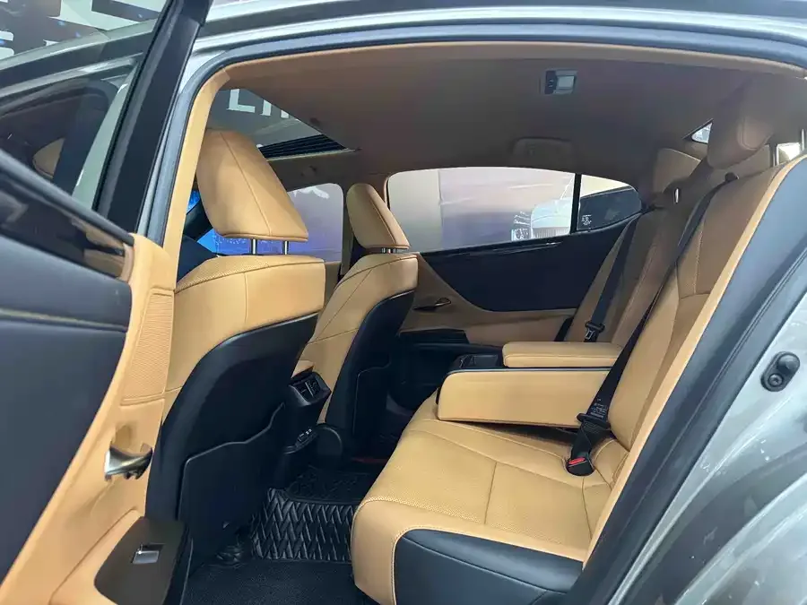 Lexus ES 2023 200 Excellence Edition 2023 — миниатюра 3