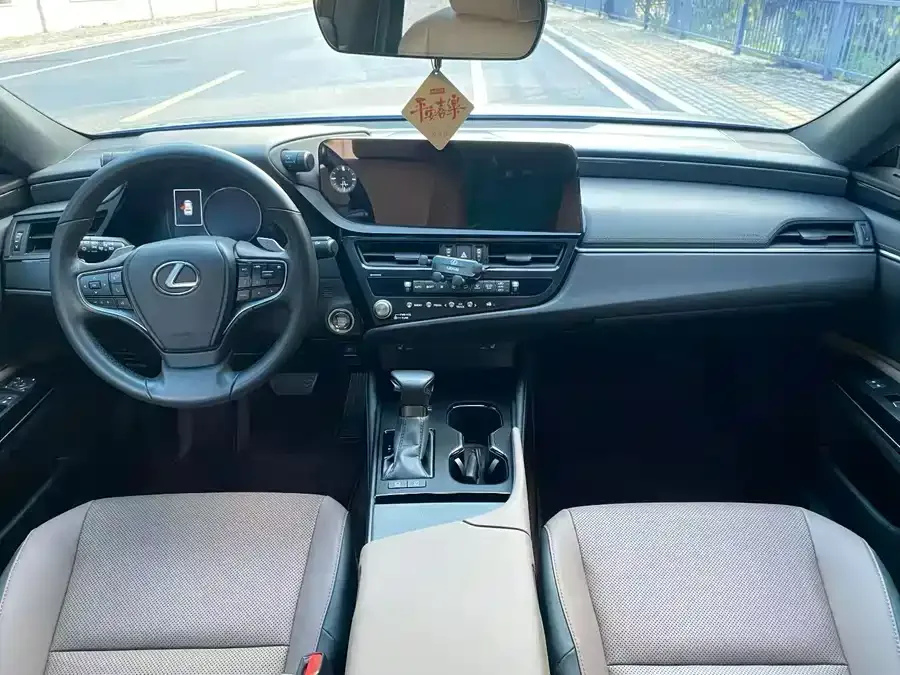 Lexus ES 2023 200 Excellence Edition 2023 — миниатюра 2