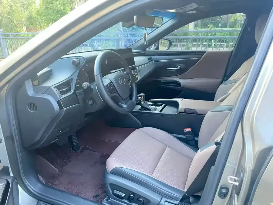 Lexus ES 2023 200 Excellence Edition 2023 — миниатюра 4