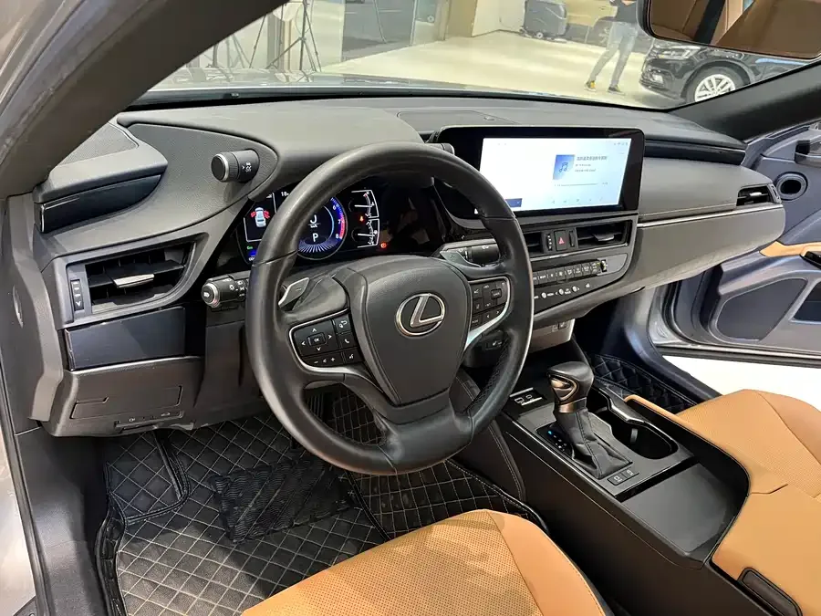 Lexus ES 2023 200 Excellence Edition 2024 — миниатюра 3