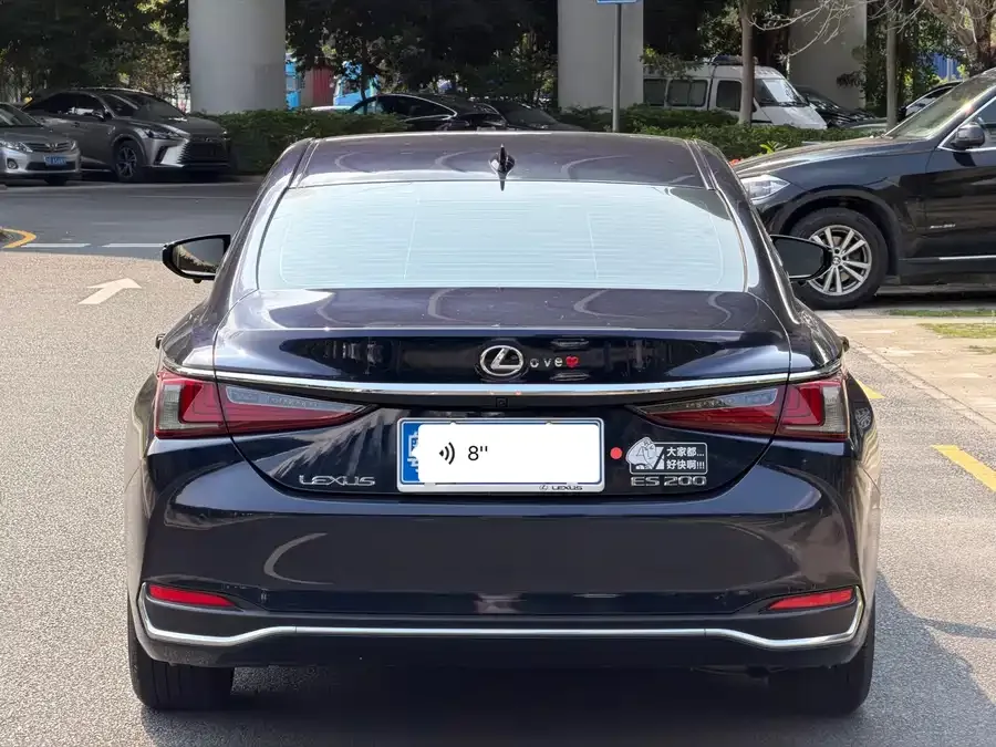 Lexus ES 2023 200 Excellence Edition 2023 — миниатюра 2