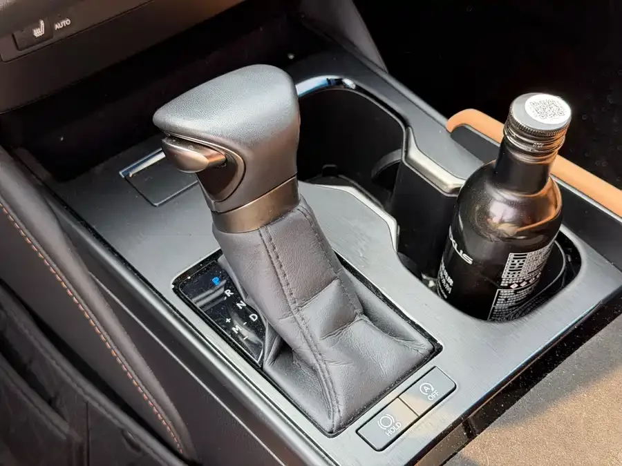 Lexus ES 2023 200 Excellence Edition 2023 — миниатюра 5