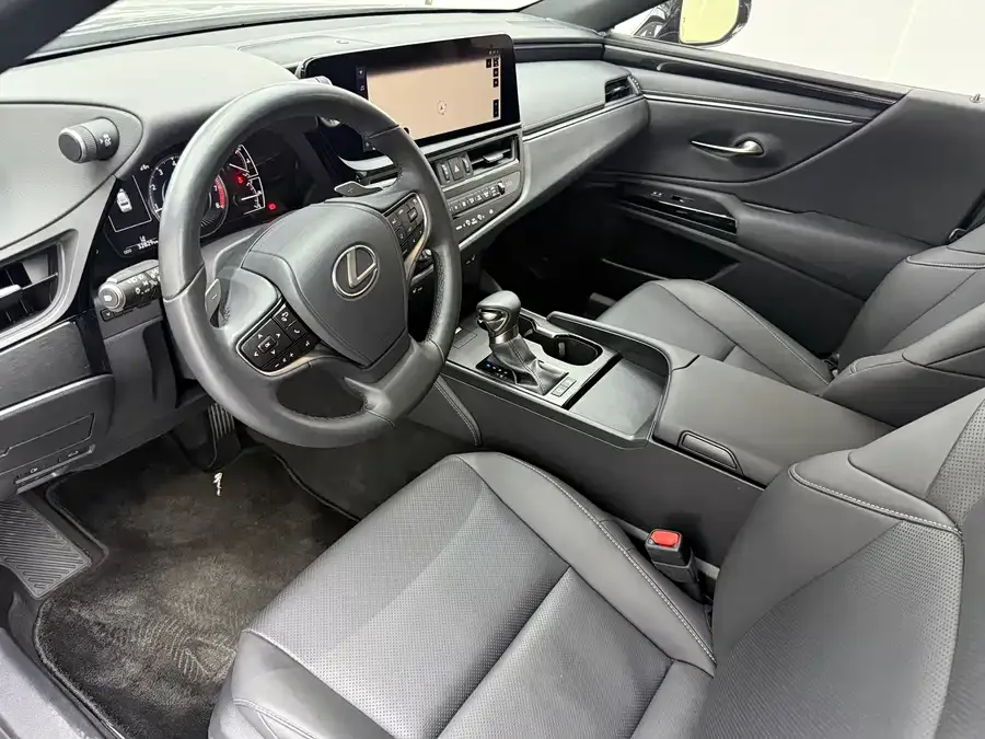 Lexus ES 2022 200 Excellence Edition 2023 — миниатюра 2