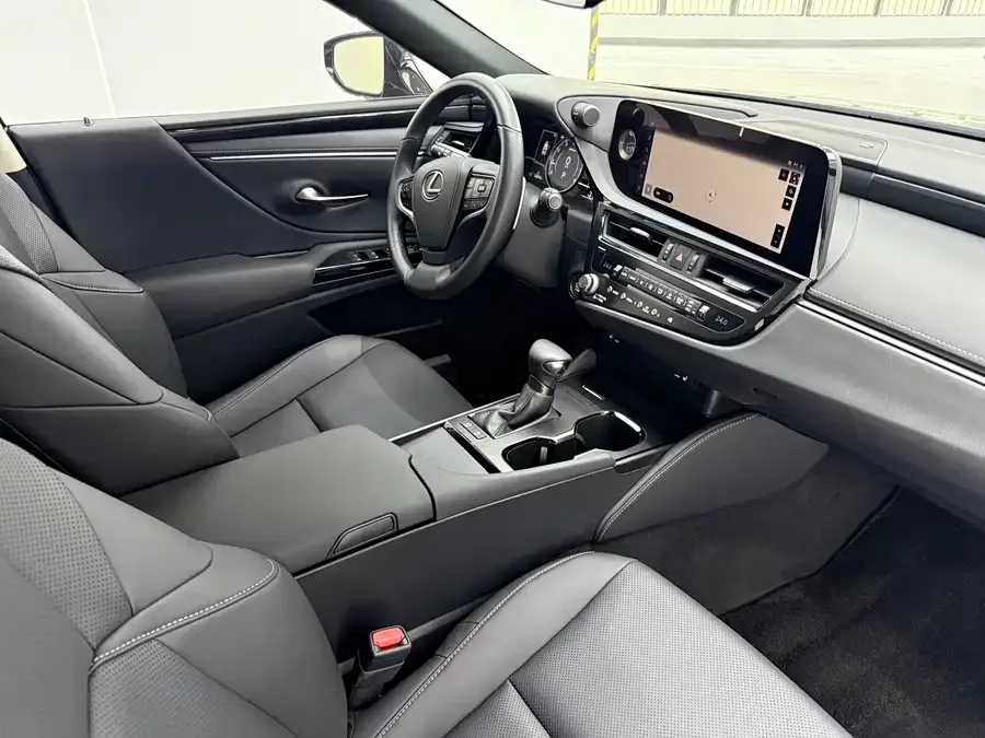 Lexus ES 2022 200 Excellence Edition 2023 — миниатюра 3