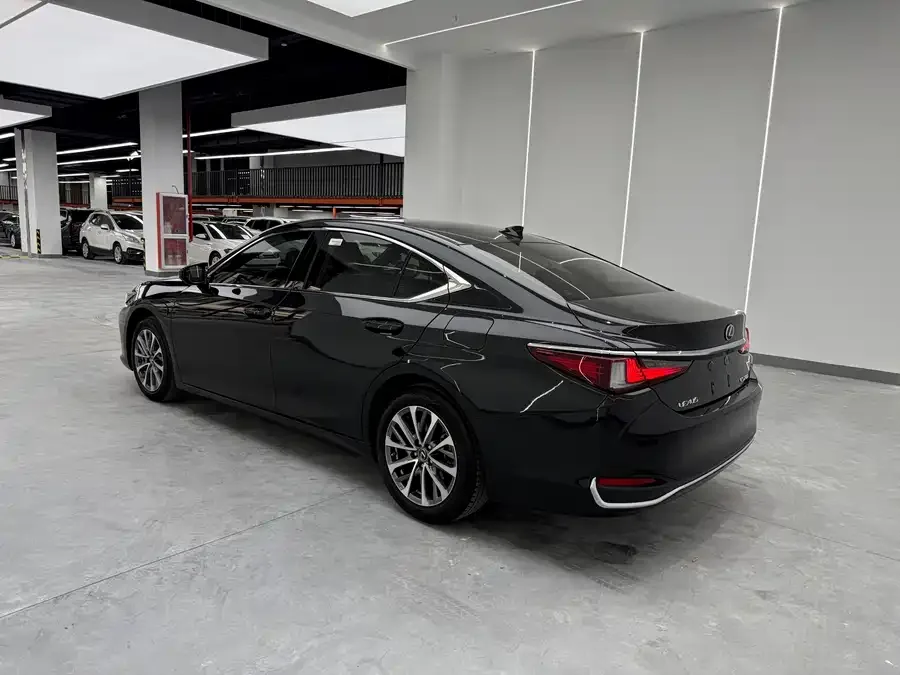 Lexus ES 2022 200 Excellence Edition 2023 — миниатюра 5