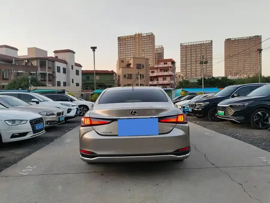 Lexus ES 2023 200 Excellence Edition 2024 — миниатюра 5