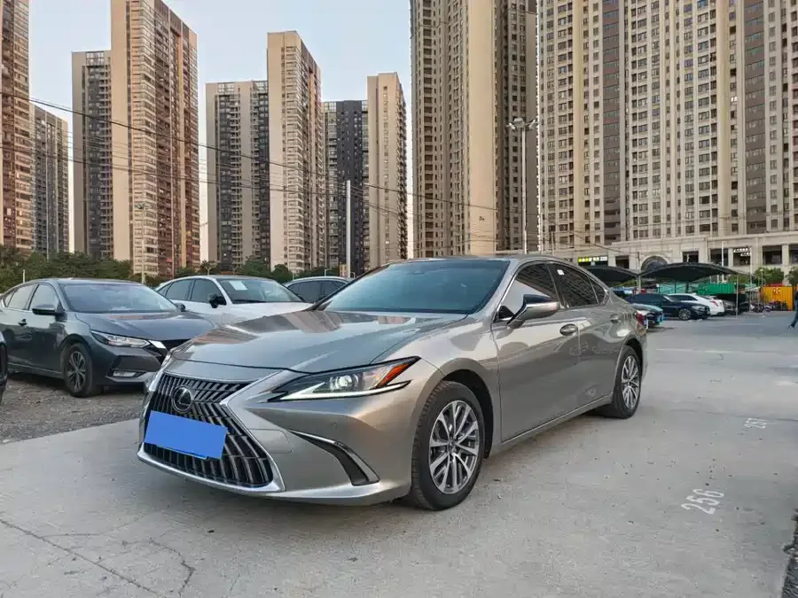 Lexus ES 2024