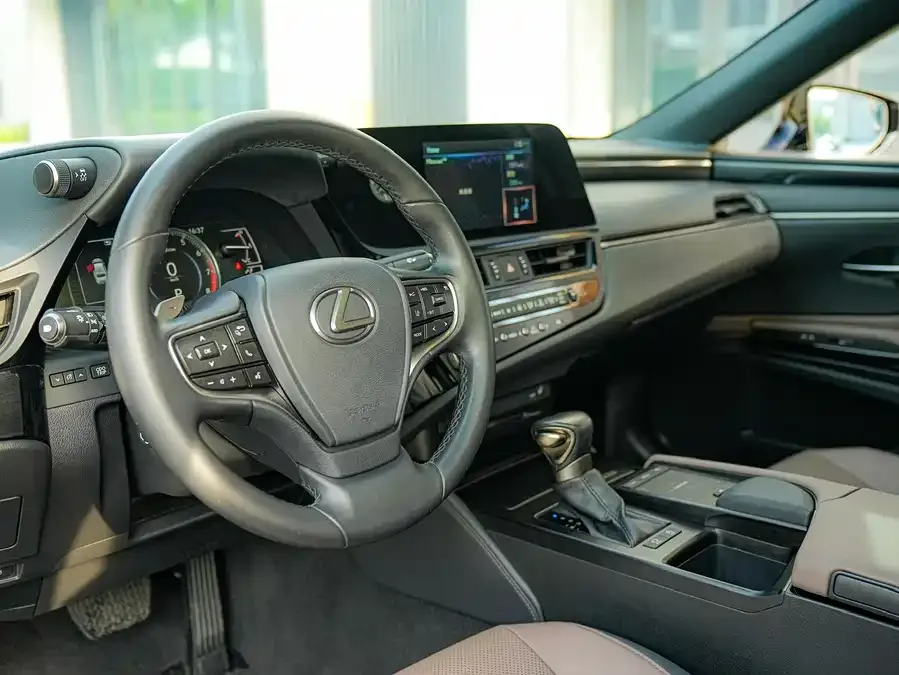 Lexus ES 2021 200 Excellence Edition 2022 — миниатюра 3