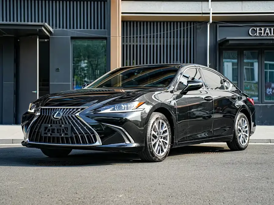 Lexus ES 2022