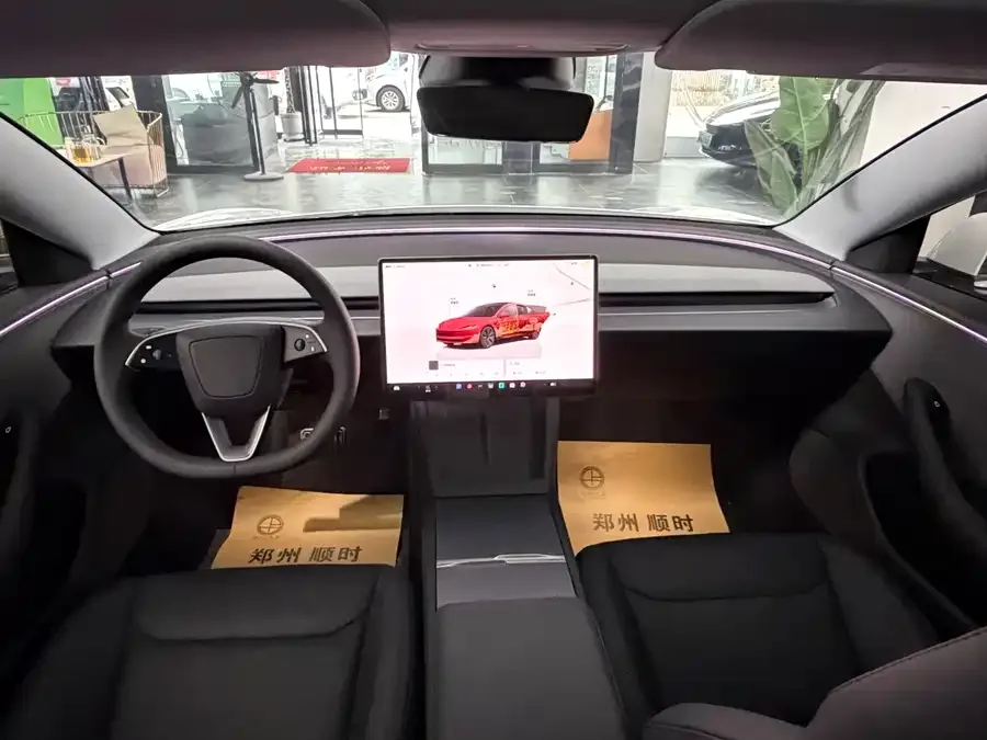 Tesla Model 3 Model 3 2025 facelift rear-wheel drive version 2026 — миниатюра 2