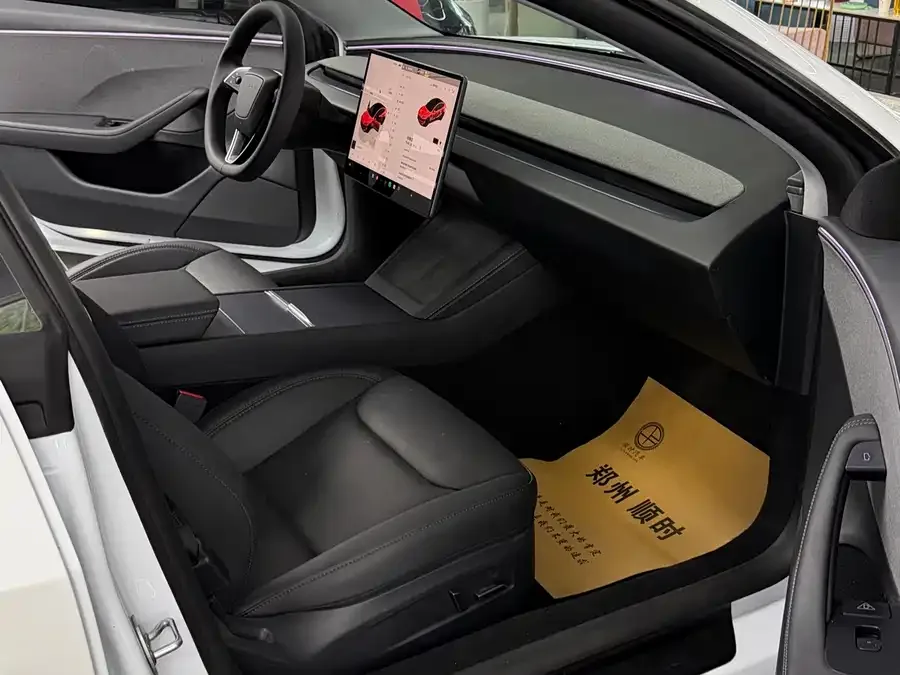 Tesla Model 3 Model 3 2025 facelift rear-wheel drive version 2026 — миниатюра 5