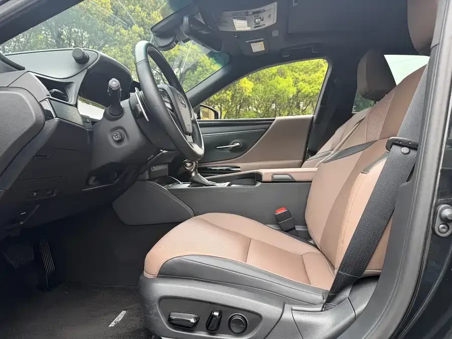 Lexus ES 2022 300h Excellence Edition 2024 — миниатюра 4