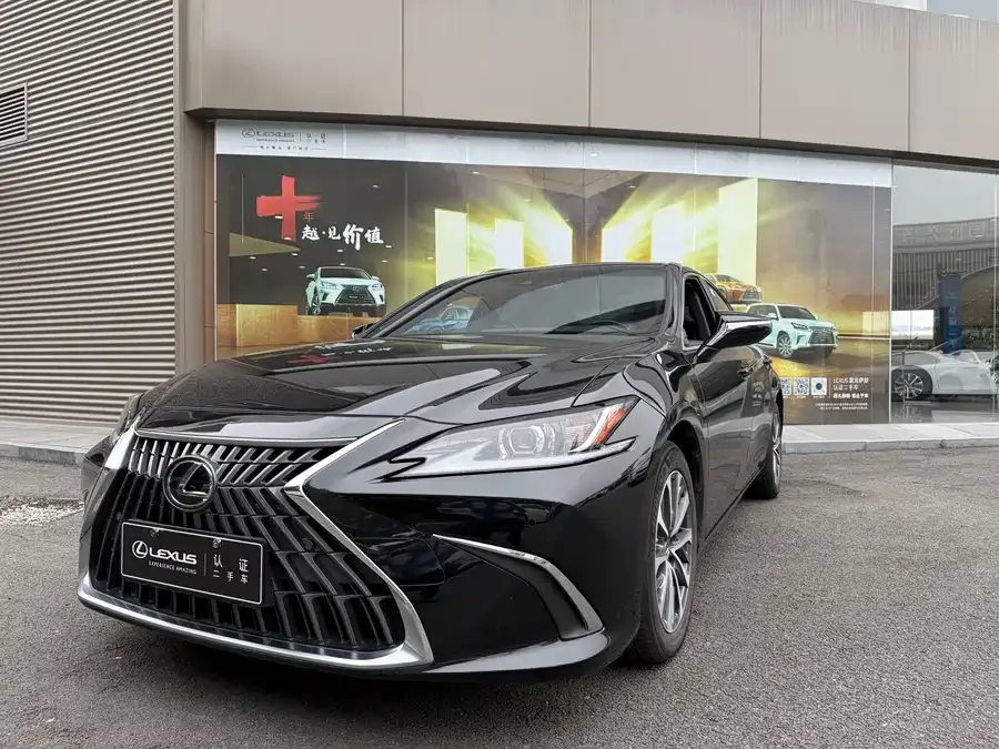 Lexus ES 2024