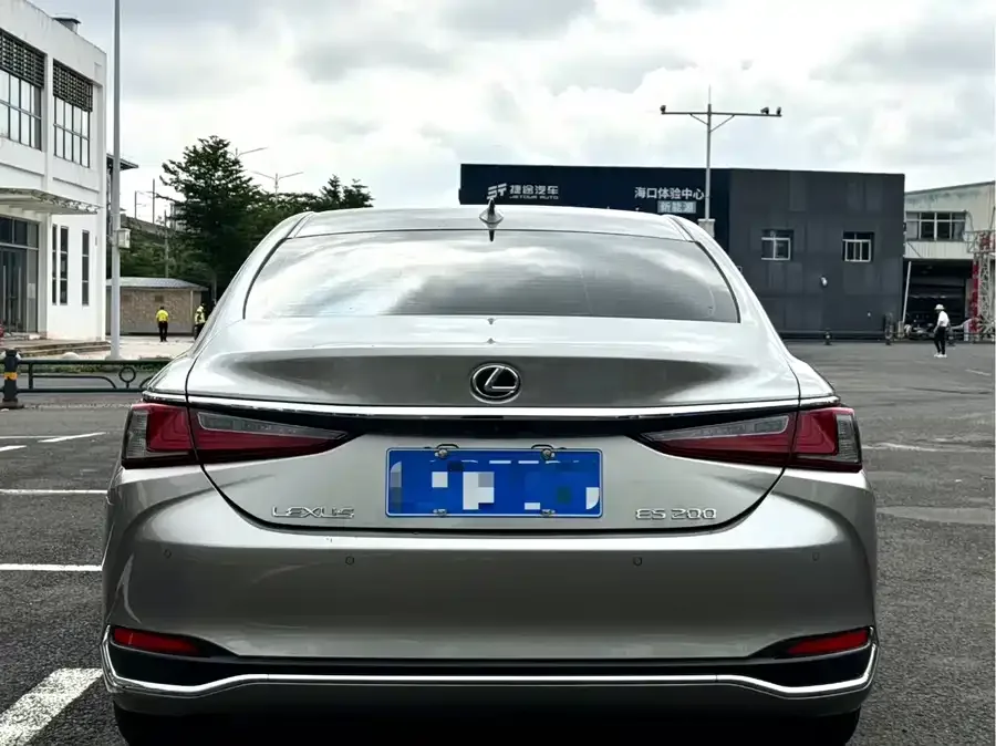 Lexus ES 2023 200 Excellence Edition 2023 — миниатюра 2