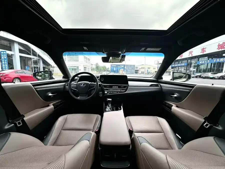 Lexus ES 2023 200 Excellence Edition 2023 — миниатюра 3