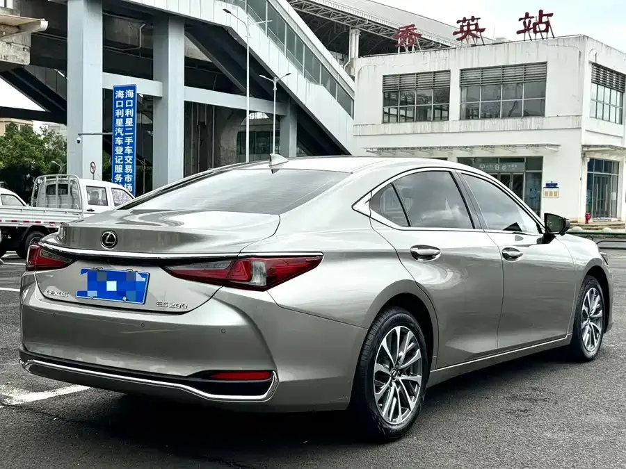 Lexus ES 2023 200 Excellence Edition 2023 — миниатюра 4