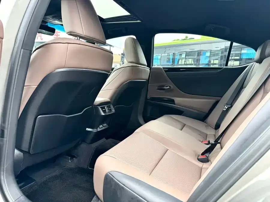 Lexus ES 2023 200 Excellence Edition 2023 — миниатюра 5