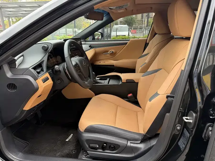 Lexus ES 2025 300h Premium Edition 2025 — миниатюра 3