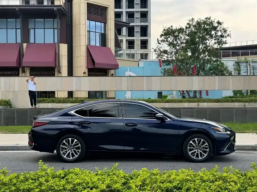 Lexus ES 2021 200 Excellence Edition 2022 — миниатюра 4