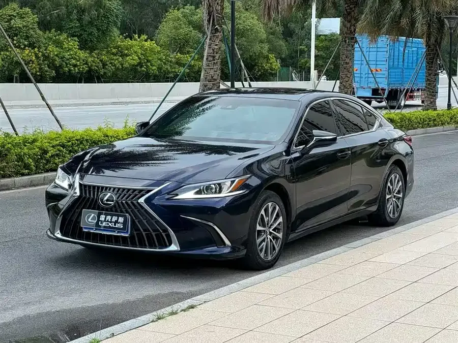 Lexus ES 2022