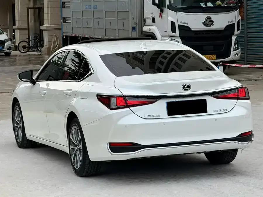 Lexus ES 2023 200 Excellence Edition 2023 — миниатюра 5