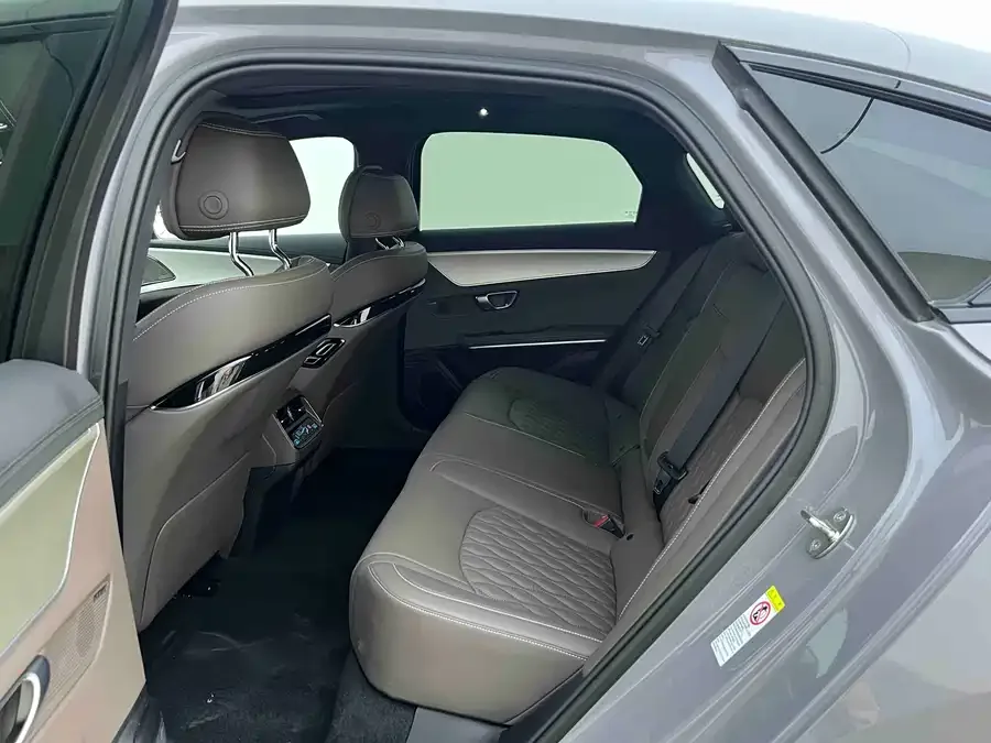 BYD Second-hand Han 2025 DM-i Intelligent Driving Edition 125KM Premium Edition 2025 — миниатюра 2
