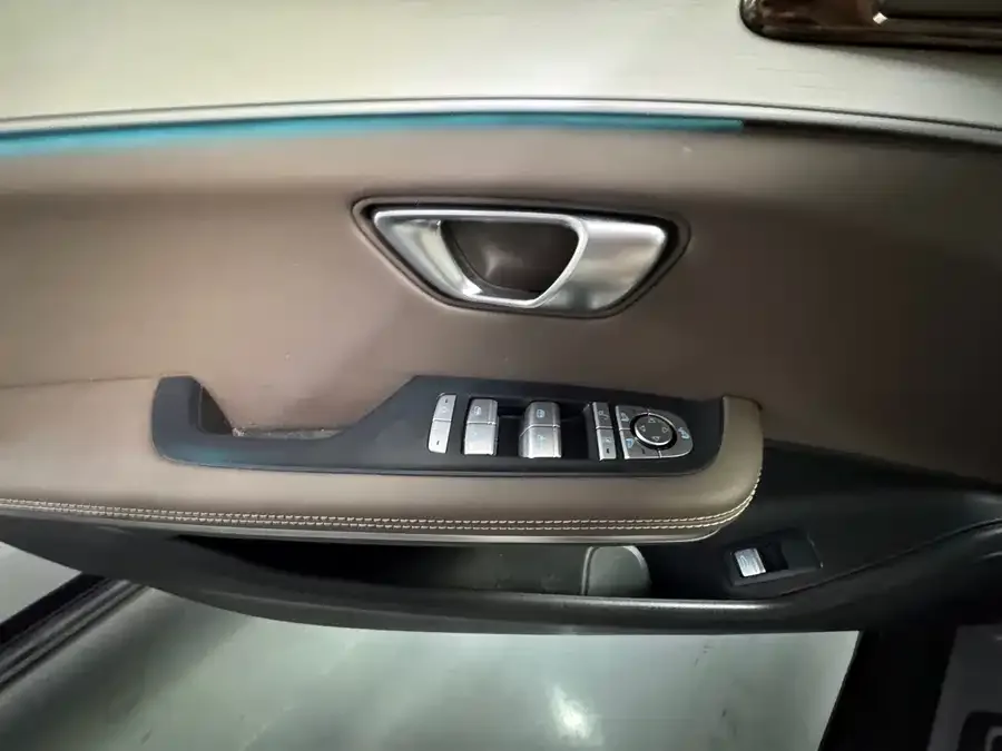 BYD Second-hand Han 2025 DM-i Intelligent Driving Edition 125KM Premium Edition 2025 — миниатюра 4