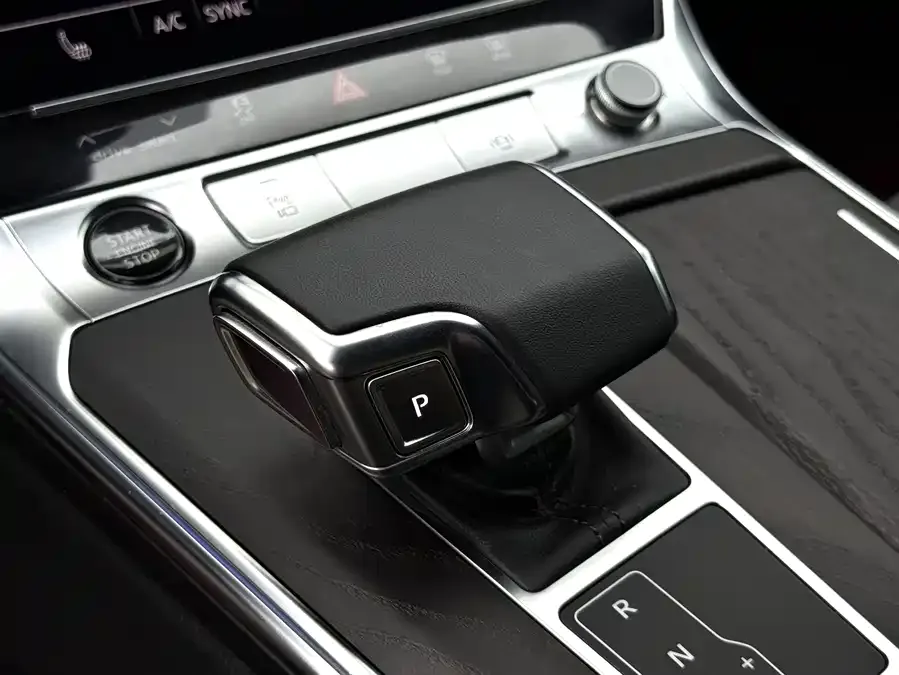 Audi A6L 2023 45 TFSI quattro premium dynamic model 2023 — миниатюра 2