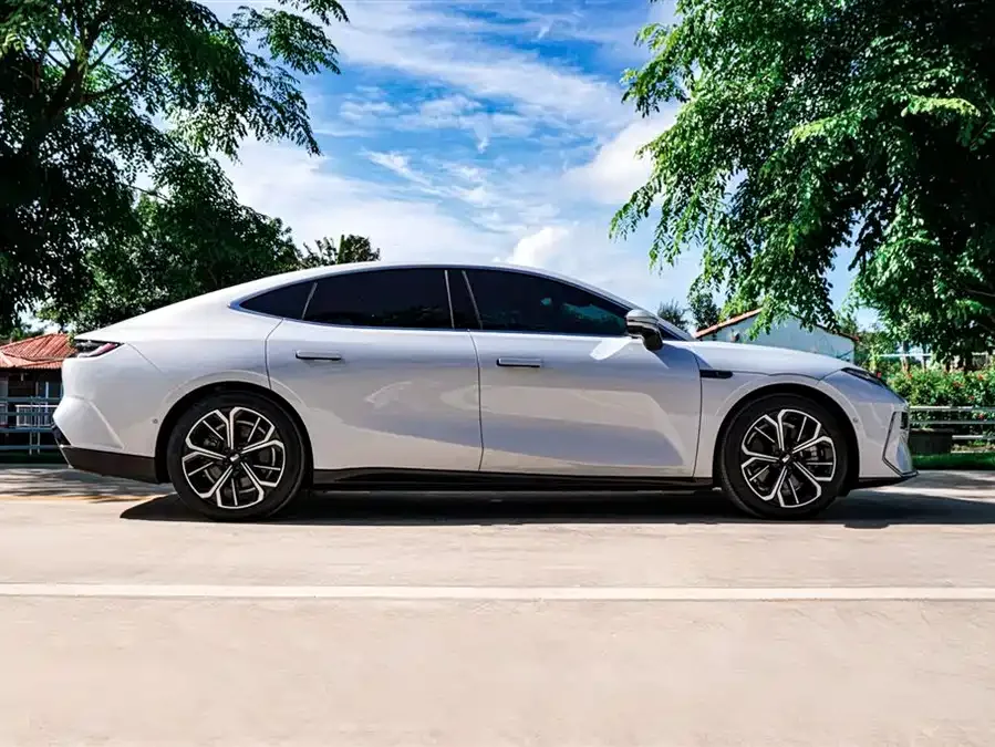 Geely Galaxy E8 Galaxy E8 2025 700km Long-distance Intelligent Driving Edition 2025 — миниатюра 2