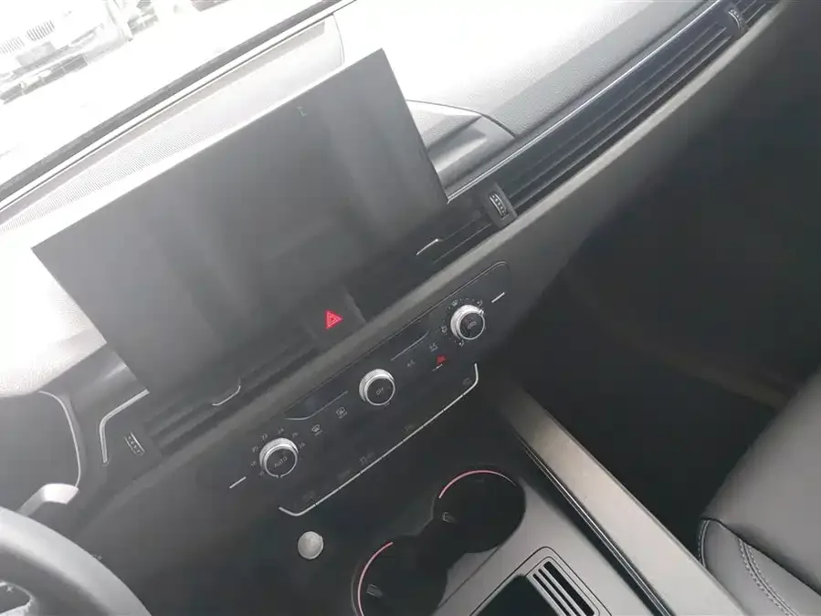 Audi a4 l 2023 40 TFSI luxury and dynamic model 2023 — миниатюра 4