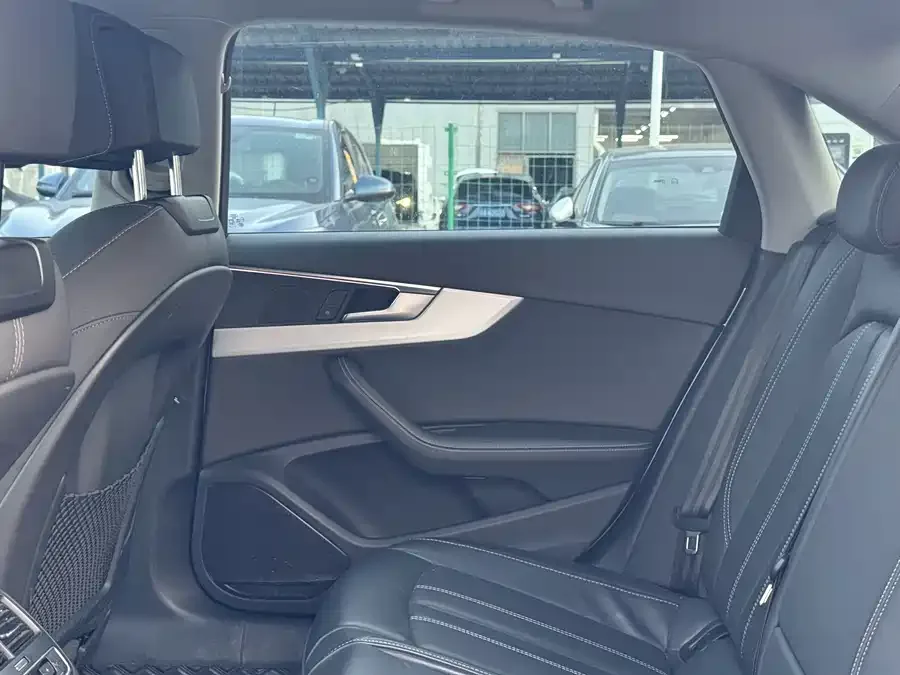 Audi a4 l 2022 40 TFSI luxury and dynamic model 2023 — миниатюра 4